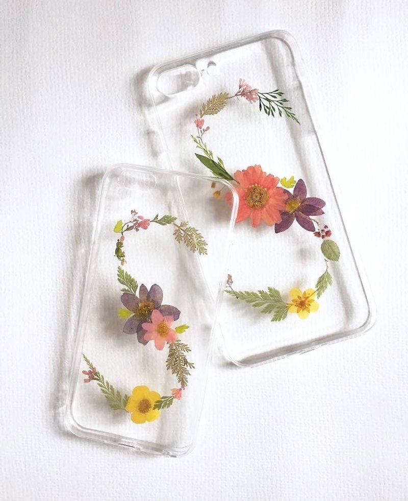 S for Sonia - initial pressed flower phone case - เคส/ซองมือถือ - พืช/ดอกไม้ หลากหลายสี