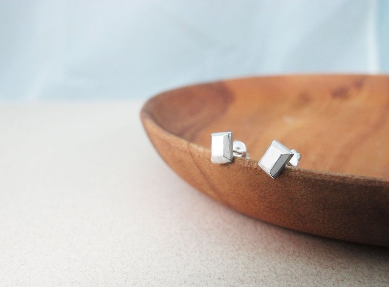 Brick Brick earrings 925 sterling silver box-shaped silver earrings -64DESIGN - ต่างหู - โลหะ ขาว