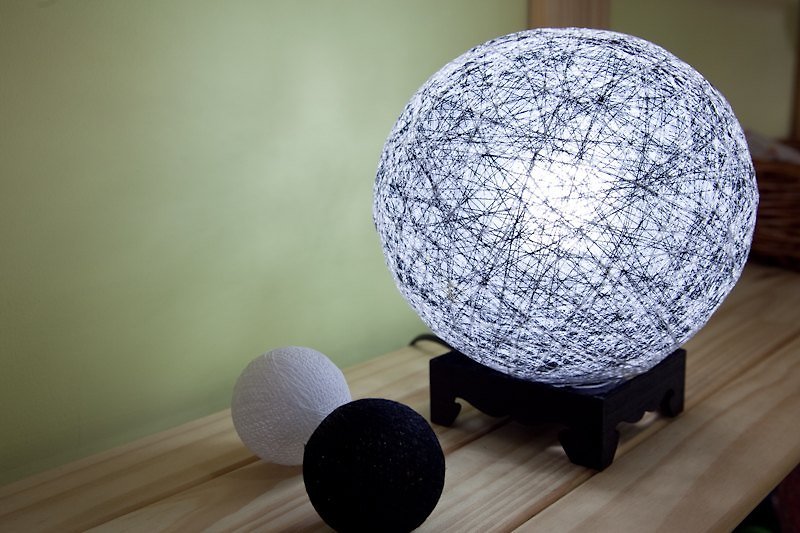 【白黒ミニマリスト】手編みのボールランプシェード - 照明・ランプ - その他の素材 