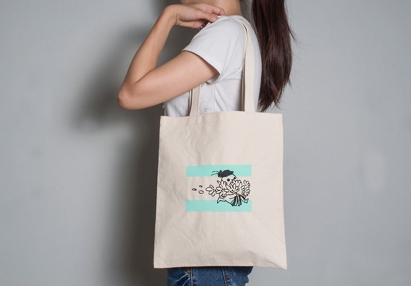 Hand-painted hand-printed cloth bag [send flower sweet potato] single-sided pattern portable/shoulder - กระเป๋าแมสเซนเจอร์ - ผ้าฝ้าย/ผ้าลินิน หลากหลายสี