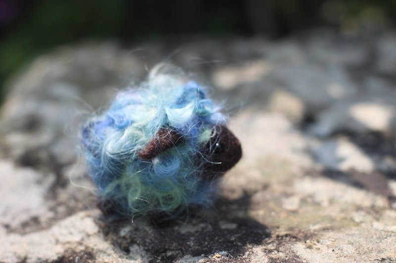 Hand-dyed blue sheep necklace is currently in stock and can be directly subscripted - Necklaces - Wool Blue
