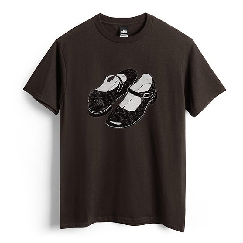 Mary Jane shoes - dark coffee - Unisex T-Shirt - เสื้อยืดผู้ชาย - ผ้าฝ้าย/ผ้าลินิน สีนำ้ตาล