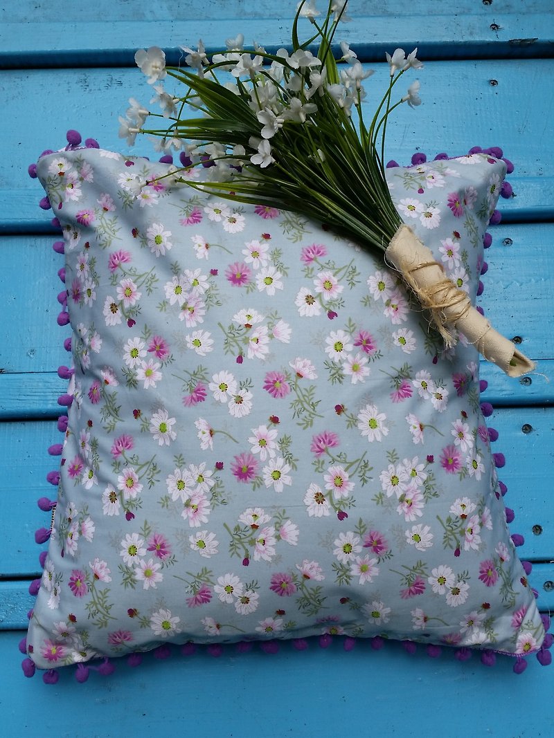 北歐獨特復古灰藍色白花紫花紫色小毛球靠枕/抱枕 - 枕頭/抱枕 - 其他材質 藍色