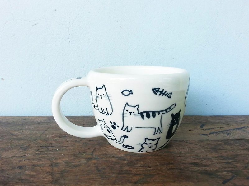 Cat ~ mugs (single) - แก้วมัค/แก้วกาแฟ - เครื่องลายคราม หลากหลายสี