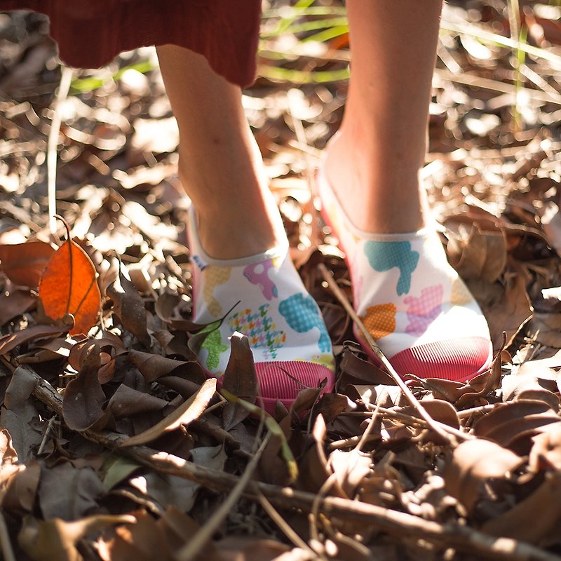 【懶人日】拼貼兔子花布/帆布鞋/散步拖鞋 - รองเท้าลำลองผู้หญิง - วัสดุอื่นๆ หลากหลายสี