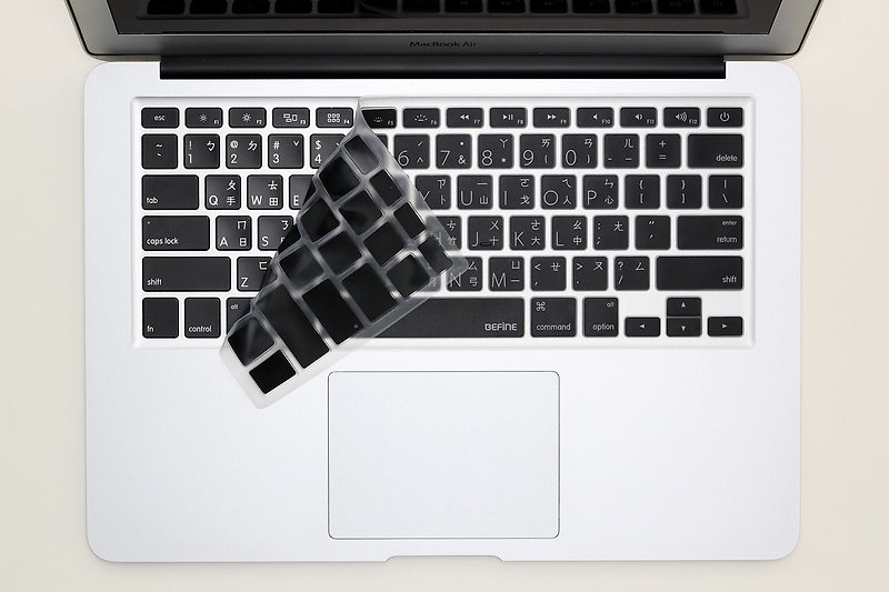 BEFINE Apple MacBook Air 13 Special Keyboard Protective Film Black Background White Lettering - เคสแท็บเล็ต - วัสดุอื่นๆ สีดำ