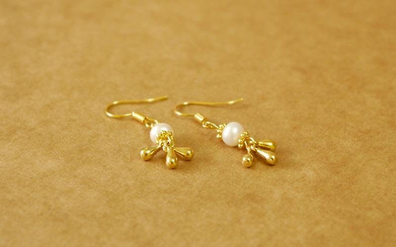SL172 Light you up Pearl Drop Earrings - ต่างหู - โลหะ สีทอง