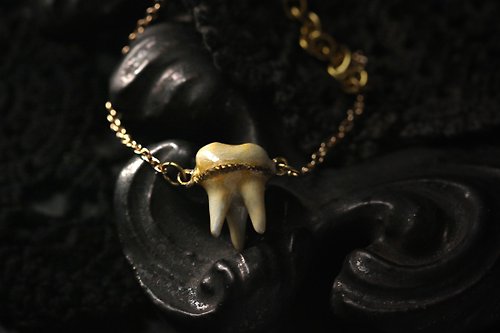 defy A Tooth with Three Fangs Bracelet - Hand Painted Version.