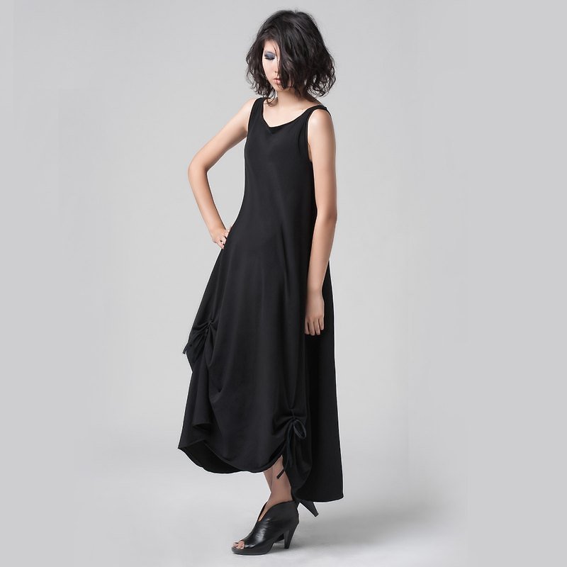 【DRESS】背心下擺抽皺長洋裝(附穿繩可自由變化造型) - 連身裙 - 棉．麻 黑色