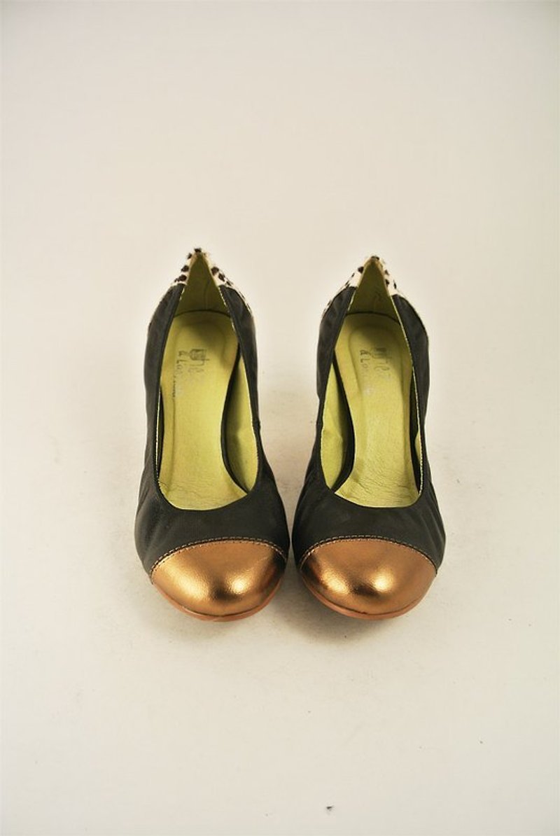 筆直的一直線，是我向你大步邁開步伐的路徑 (黑) - Women's Casual Shoes - Genuine Leather 