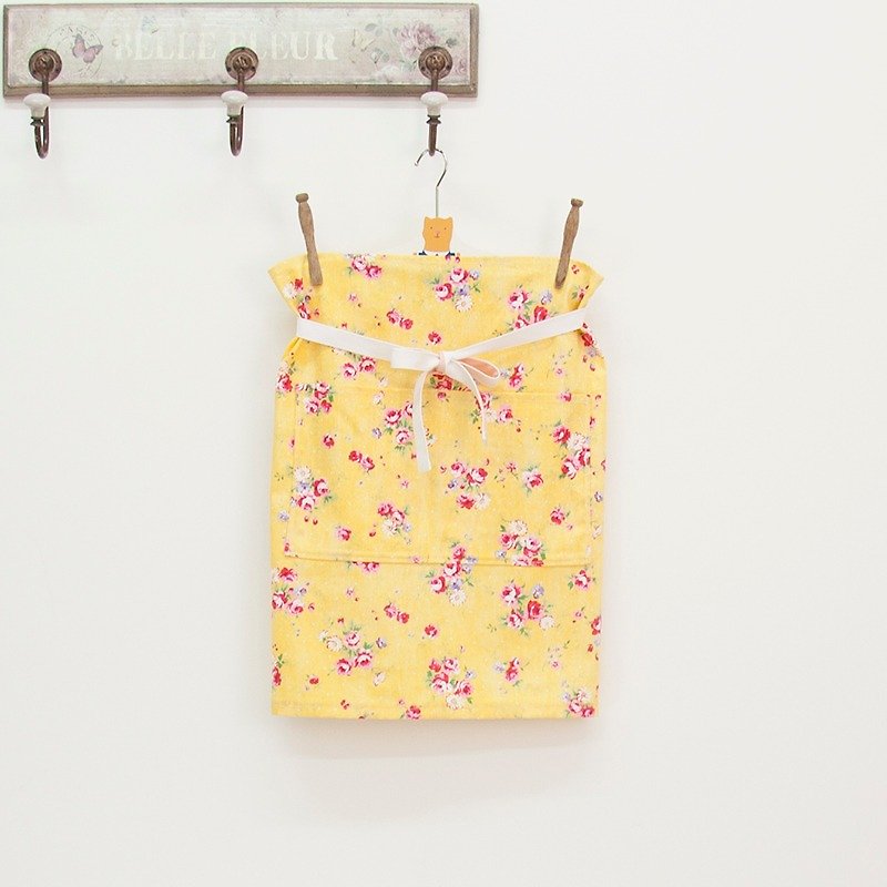 Female flowers yellow apron - ผ้ากันเปื้อน - ผ้าฝ้าย/ผ้าลินิน สีเหลือง