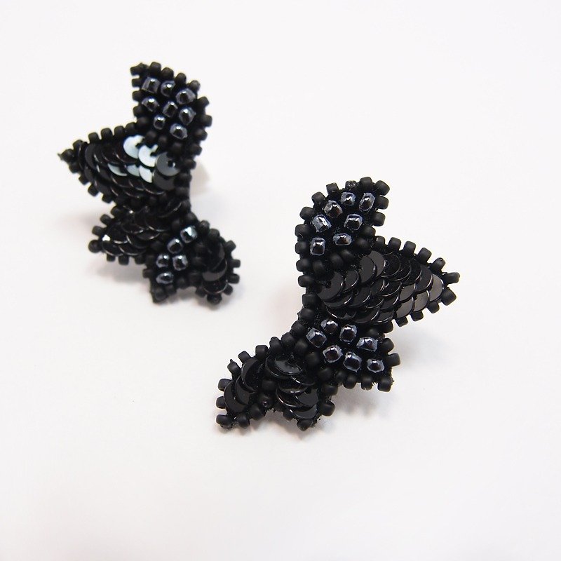 Wings Embroidery Earrings / Black - ต่างหู - งานปัก สีดำ