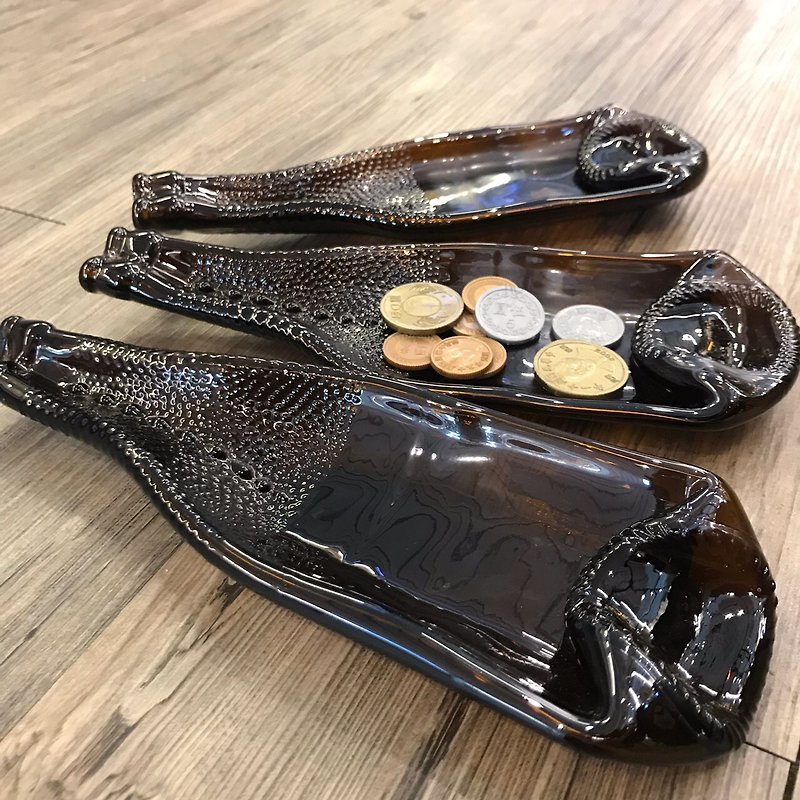 New Zealand crocodile lizard beer skin wine bottle tray ashtray - จานเล็ก - แก้ว สีนำ้ตาล