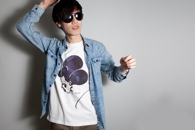 Hand-painted handprint TEE 【GEISHA】male/female - Women's T-Shirts - Cotton & Hemp Purple