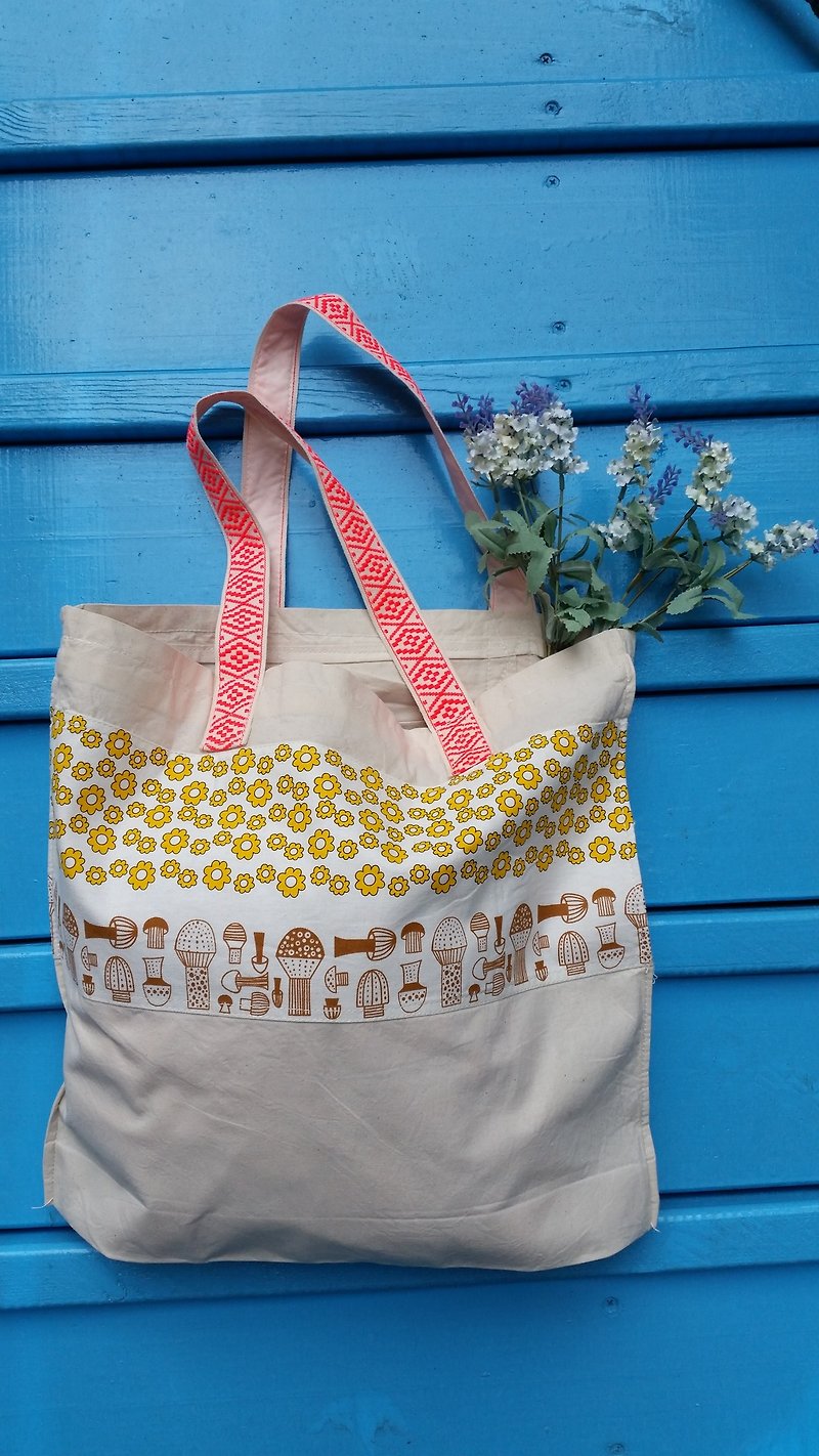 Flower Pattern Embroidered Ribbon Bag Handbag Shoulder Bag All Cotton Handmade Side Bag Shoulder Bag - กระเป๋าแมสเซนเจอร์ - วัสดุอื่นๆ ขาว