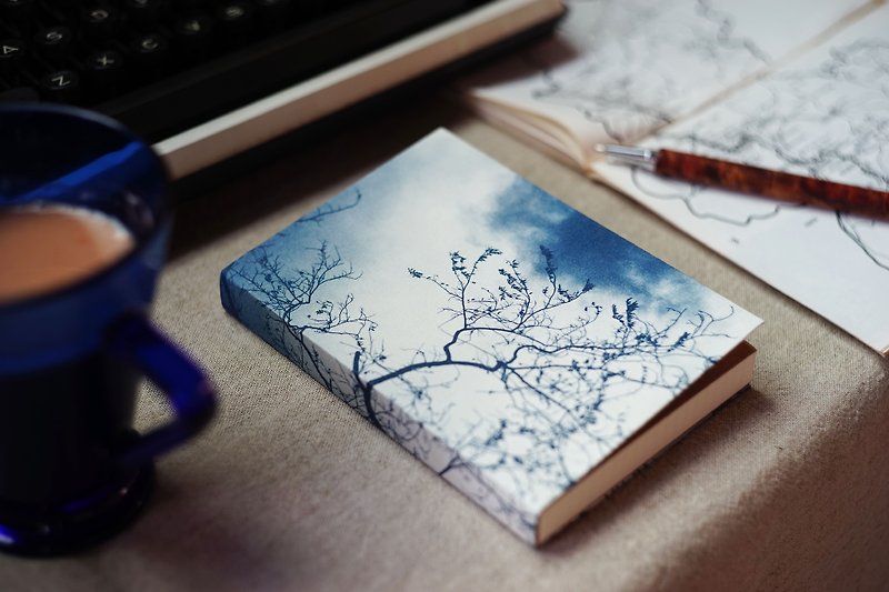 手作りのブルー太陽ノートブック-冬の木の影 - ノート・手帳 - 紙 ブルー