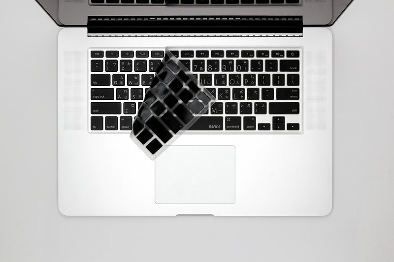BEFINE Apple MacBook Pro 13/15 Retina Edition Chinese Keyboard Protective Film White on Black (8809305223907) - เคสแท็บเล็ต - ซิลิคอน สีดำ