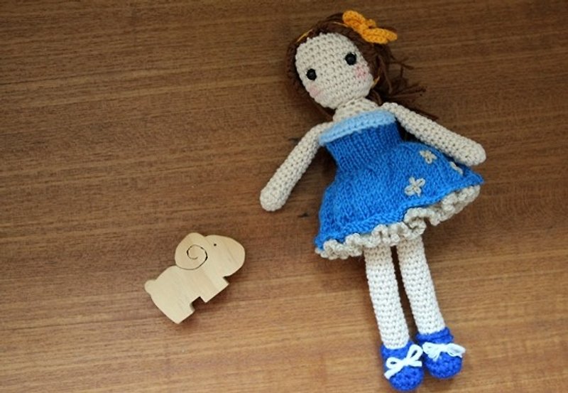 Amigurumi crochet doll: Blue Short Knitting Dinner Dress Doll, Pink Puff skirt, Brown Hair - ตุ๊กตา - วัสดุอื่นๆ สีน้ำเงิน