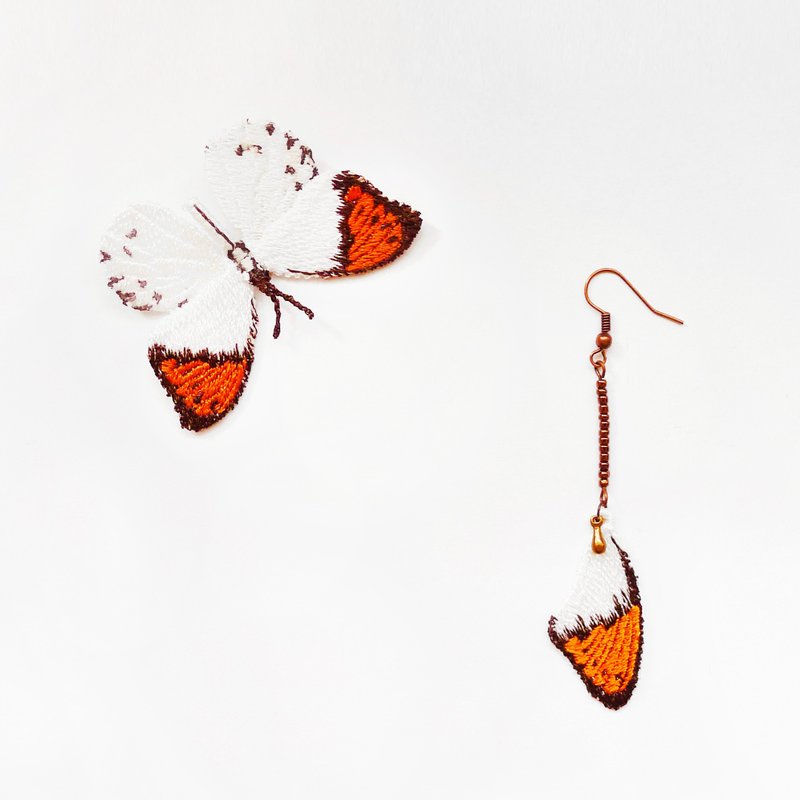 ［織林］刺繡。蝶羽耳環 / 端紅蝶 Hebomoia glaucippe formosana - 耳環/耳夾/耳骨夾 - 其他材質 橘色