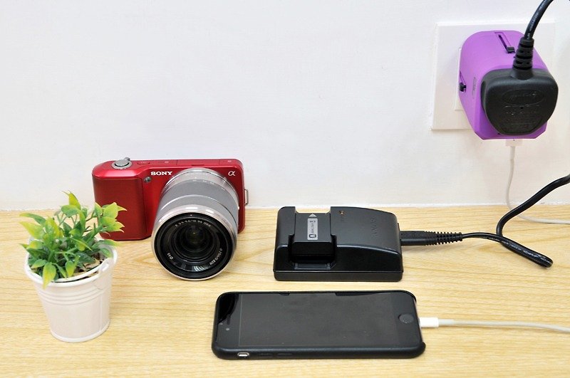 多功能萬國旅行插座 - 行動電源/充電線 - 塑膠 紫色