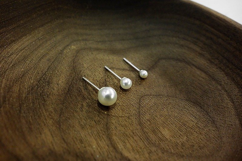 Temperament Pearl Silver Earrings - ต่างหู - โลหะ 