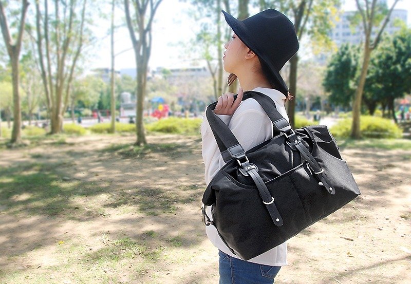 [Qing Wu Charm] Chic Side Shoulder Bag - Classic Black (Made in Taiwan) - กระเป๋าแมสเซนเจอร์ - วัสดุอื่นๆ สีดำ