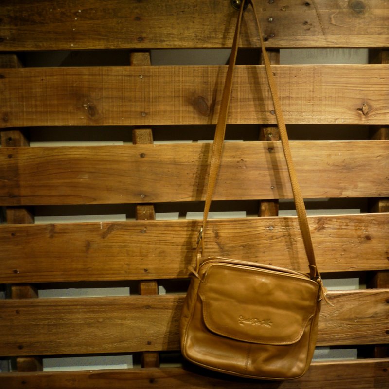 夕卡 Shika // Vintage bag Hunler's glen 皮色肩背包 {A1-030} - 側背包/斜背包 - 其他材質 黃色