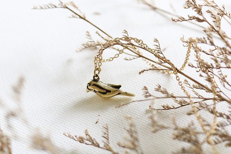Little Bird necklace by linen. - 項鍊 - 銅/黃銅 