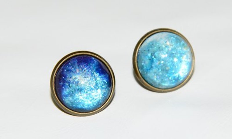 Blue sea hand-painted earrings (ear pin/ Clip-On) - ต่างหู - โลหะ สีน้ำเงิน