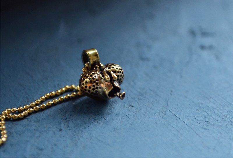 ▽- Housefly Necklace -▽  brass alloy necklace - สร้อยคอทรง Collar - โลหะ สีน้ำเงิน