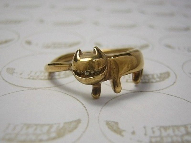 miaow with a glittering grin ( cat K18 gold plated 微笑 貓 猫 戒指 指环 指環 刻镀金物 銀 ) - แหวนทั่วไป - เงินแท้ สีทอง
