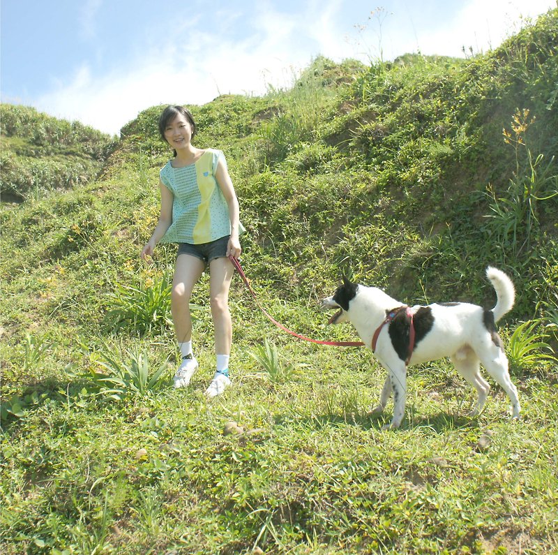 Finally, the number of dogs running in the green grass ﹅ vest (for sleeve style / Vest paragraph) - Women's Vests - Cotton & Hemp Yellow