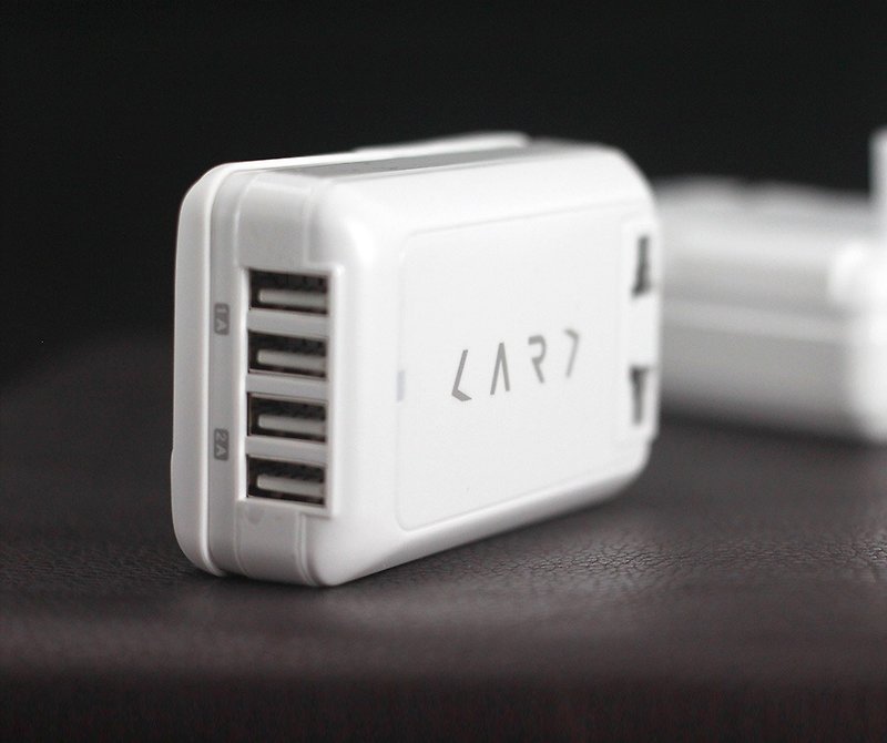【CARD】旅行用萬國插座(四孔急速充電器) USB 4port/6A(白色) - 行動電源/充電線 - 塑膠 白色