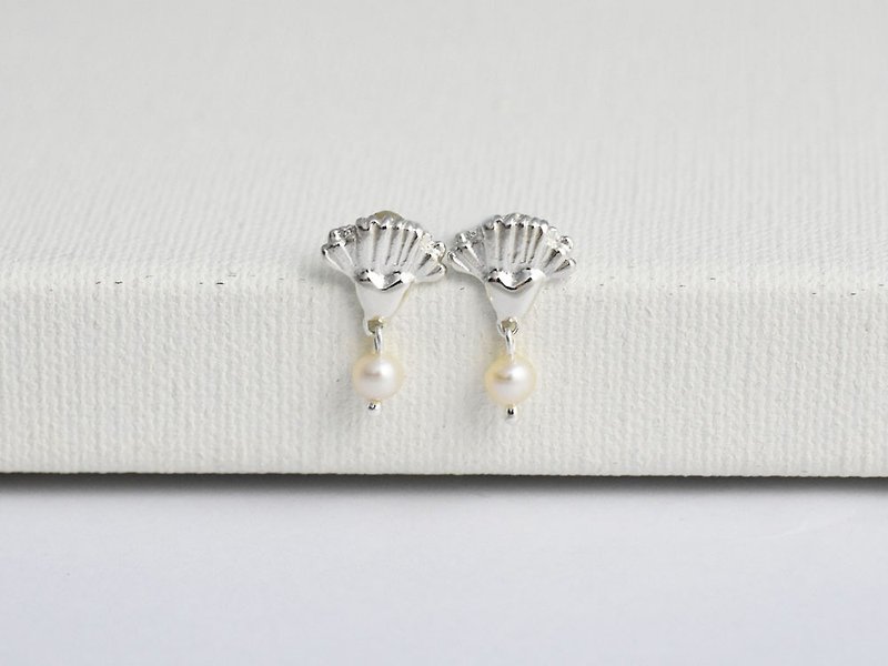 Pearl carnation (925 sterling silver pearl earrings, ) - C percent handmade - ต่างหู - เงินแท้ สีเงิน