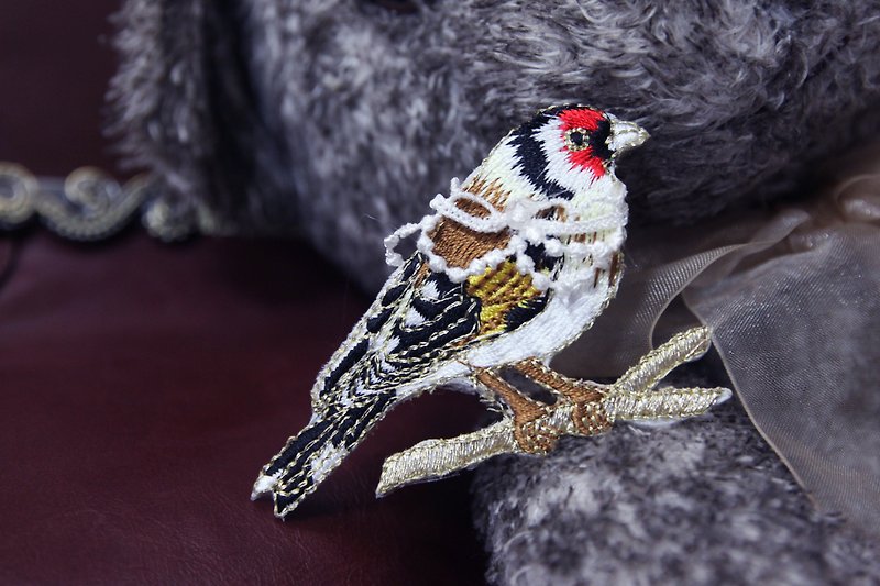 Bird embroidery pin - Brooches - Other Materials Red