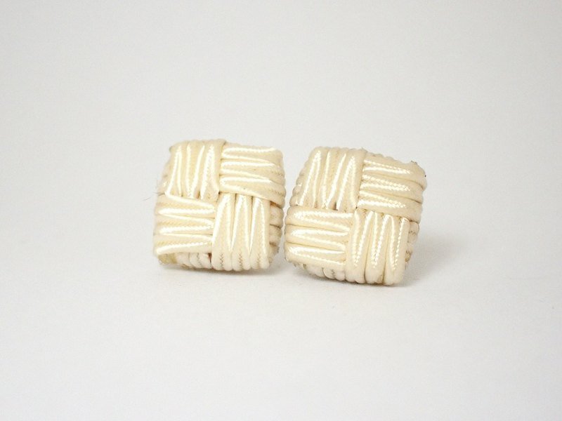 サークルドットリンガリングステンレススタッドピアスイヤリング 291 - ピアス・イヤリング - その他の素材 ホワイト