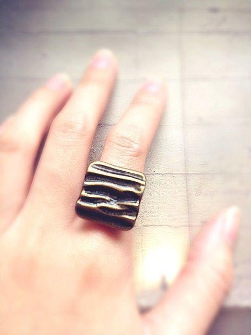 ﹉karbitrary﹉ ▲ --- ⊕ --- retro ring Valentine's Day Gifts - General Rings - Other Materials Brown