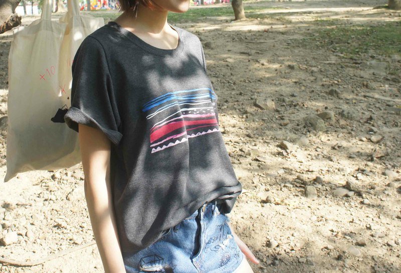 ＊售完＊墨灰色長長舒服t-shirt ☁小溪、大河、細沙、一片海 - Women's T-Shirts - Cotton & Hemp Black