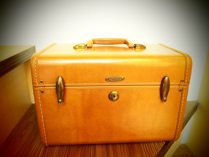 Samsonite 40 - 50 years of American antique suitcase Vintage train case - กระเป๋าเดินทาง/ผ้าคลุม - วัสดุอื่นๆ สีกากี