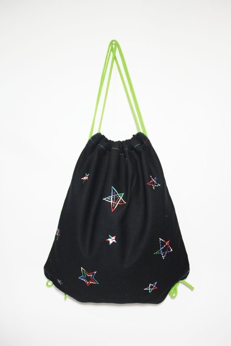 [CURLY CURLY]採星星/束口後背包 (共兩色) - 水桶包/束口袋 - 繡線 黑色