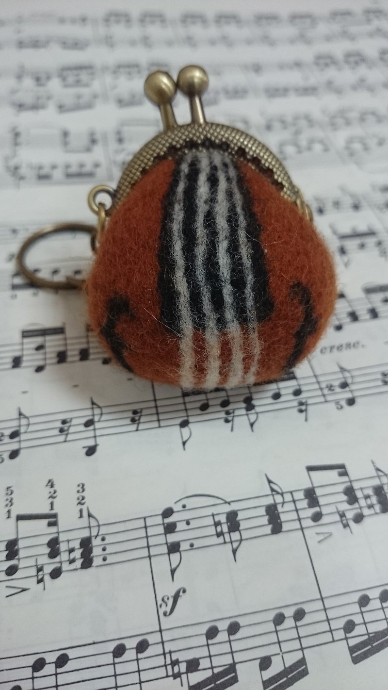 (Answer) Violin Totem Small Mouth Gold (4cm) Charm - Keychains - Wool Brown