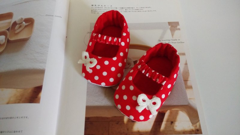 Red little white moonlight gift baby shoes - รองเท้าเด็ก - วัสดุอื่นๆ สีแดง