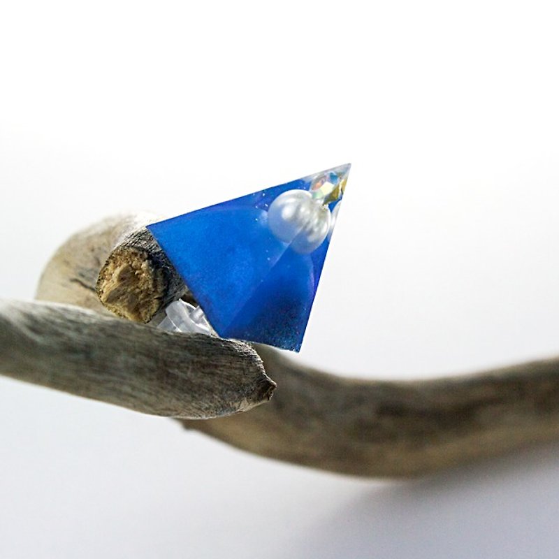 Acute angle pyramid earrings (blue spear) - Earrings & Clip-ons - Other Materials Blue