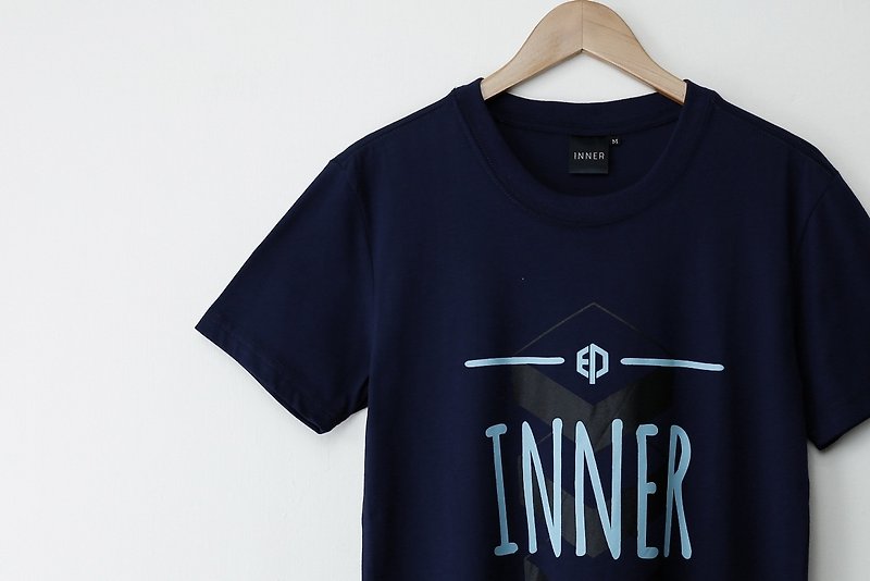 INNER |要素点ラインTシャツ -  10フィート深い青色 - Tシャツ メンズ - その他の素材 ブラック