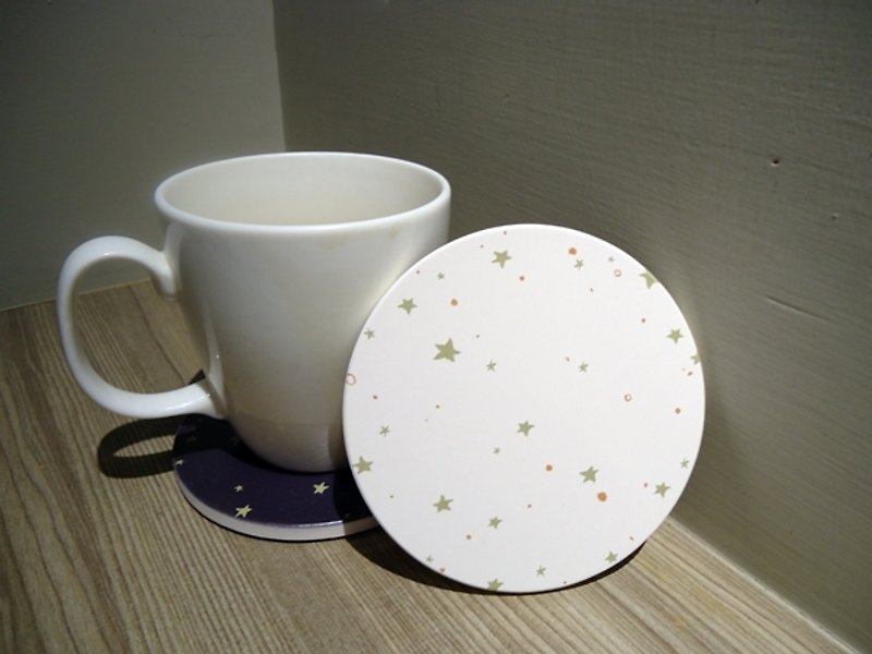 Tranquil Star // // absorbent ceramic coaster dark green stars in the white sky - Coasters - Other Materials White