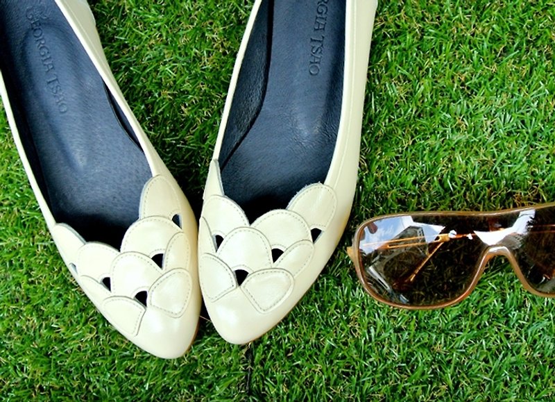 Petals shoes - Beige - Women's Casual Shoes - Genuine Leather 