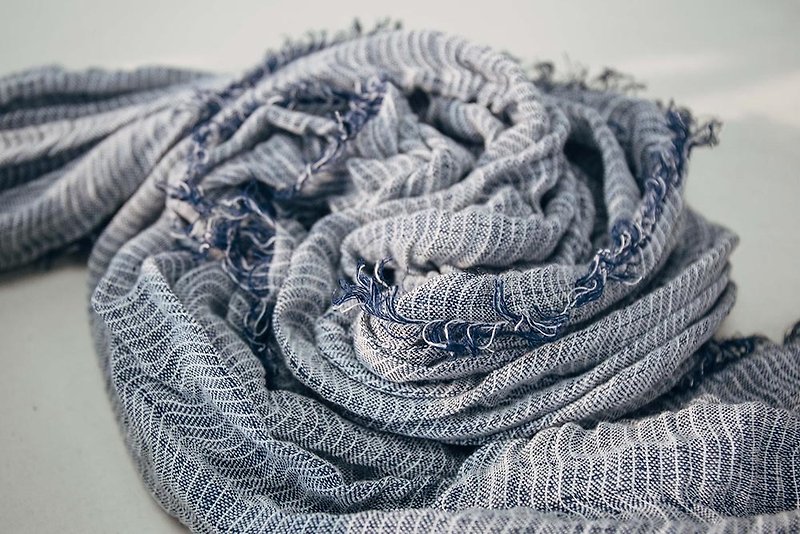 Collagen Linen Scarf - Blue - ผ้าพันคอ - ผ้าฝ้าย/ผ้าลินิน สีน้ำเงิน