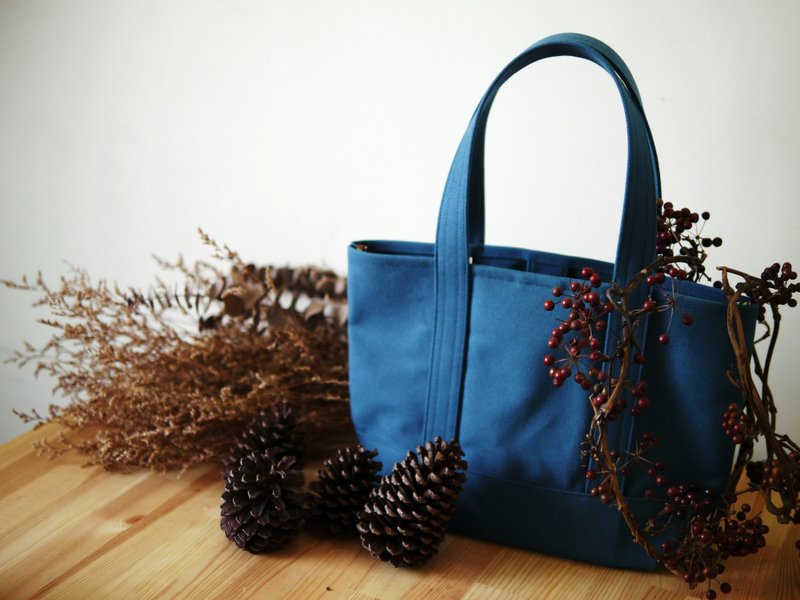 Classic Tote Msize mori x mori - Forest Green x forest green - - กระเป๋าแมสเซนเจอร์ - วัสดุอื่นๆ สีเขียว