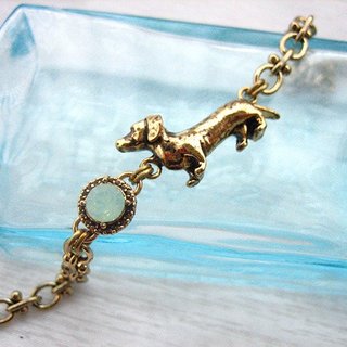 ダイヤのブレスレットが可愛いダックスフンドの半立体