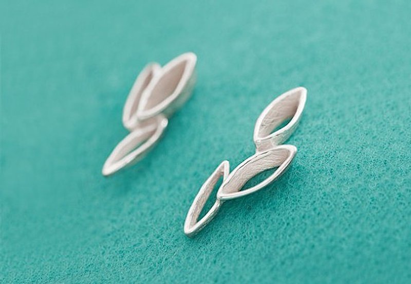 School of Fish silver earrings - Japanese abstract design - asymmetrical earrings - Nature motif - ต่างหู - โลหะ สีเทา